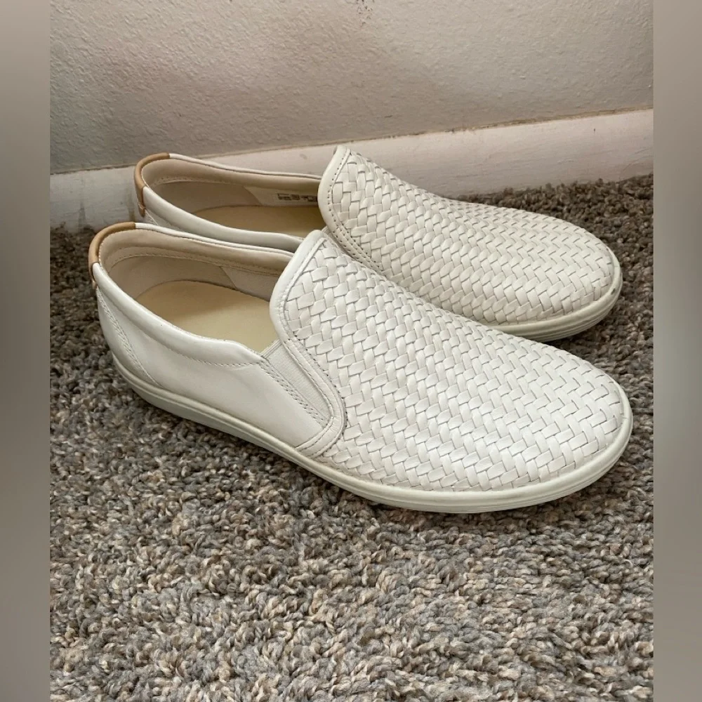 ECCO Women's Slip On Sneakers Cream Ivory Woven Leather Comfort Shoes Size 9